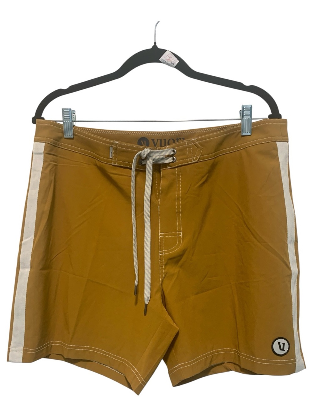 109. NWOT Vuori mens cruiser board shorts Size 33